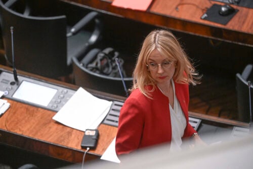 SDP:n eduskuntaryhmän puheenjohtaja Tytti Tuppurainen eduskunnan täysistunnossa Helsingissä 21. heinäkuuta 2026. LEHTIKUVA / SAARA PELTOLA