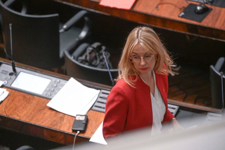 SDP:n eduskuntaryhmän puheenjohtaja Tytti Tuppurainen eduskunnan täysistunnossa Helsingissä 21. heinäkuuta 2026. LEHTIKUVA / SAARA PELTOLA