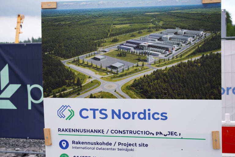 Havainnekuva datakeskuksen työmaan luona Seinäjoella. / LEHTIKUVA / TEEMU SALONEN