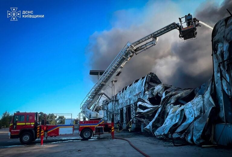 Venäjän ilmahyökkäyksen jälkiä Kiovassa 20. elokuuta 2026. AFP PHOTO / UKRAINIAN EMERGENCY SERVICE / LEHTIKUVA / HANDOUT
