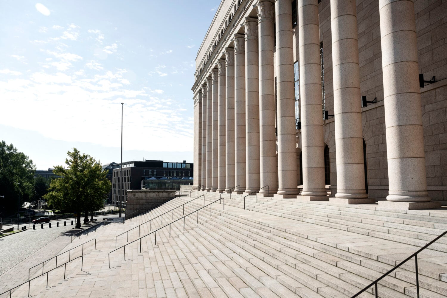 Eduskuntatalo Helsingissä. LEHTIKUVA / RONI REKOMAA