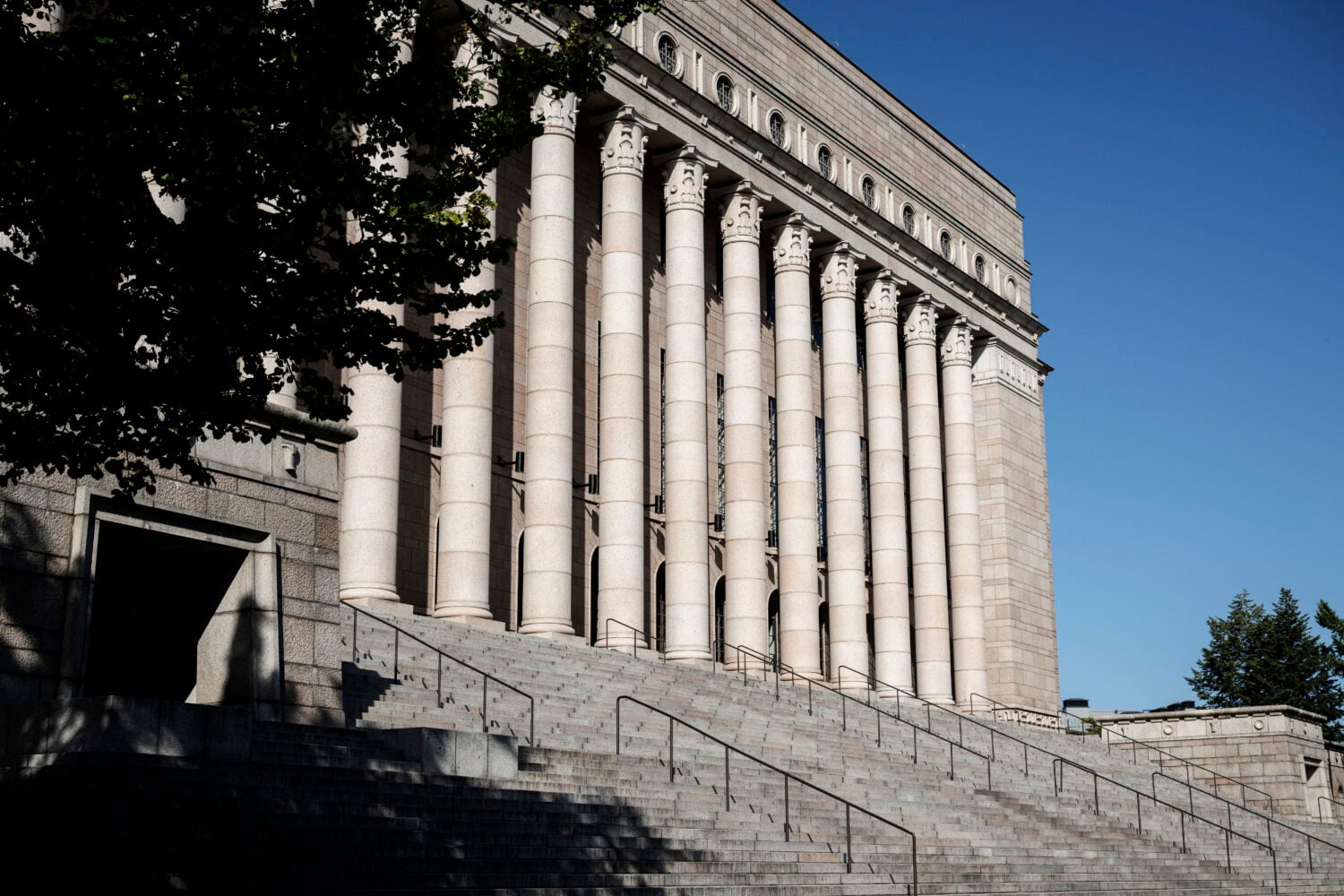 Eduskuntatalo Helsingissä. LEHTIKUVA / RONI REKOMAA