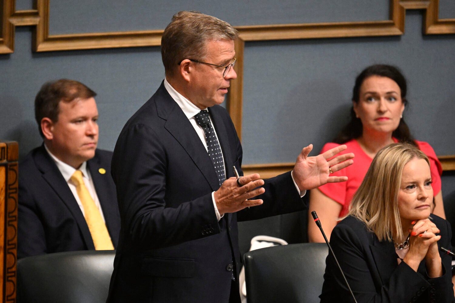 Pääministeri Petteri Orpo (kok) vastaamassa vierellään valtiovarainministeri Riikka Purra (ps) eduskunnan suullisella kyselytunnilla Helsingissä 3. syyskuuta 2026., LEHTIKUVA / MARKKU ULANDER