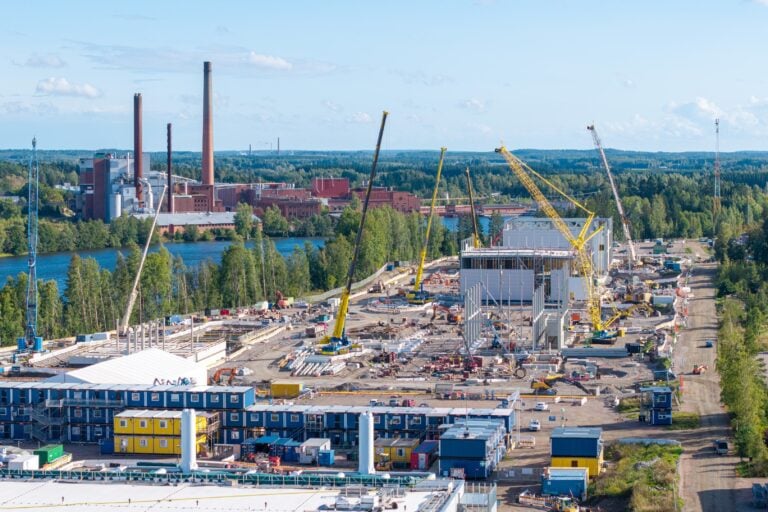 Datakeskustyömaa Kouvolan Ummeljoella. STR / LEHTIKUVA / SASU JÄRNSTEDT