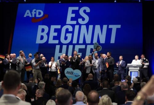 AfD juhli sunnuntaina vaalivoittoa Saksi-Anhaltissa. AFP/LEHTIKUVA/RONNY HARTMANN