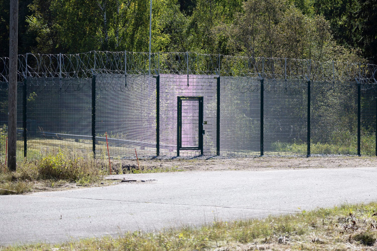 Nuijamaan valmistunut itärajan esteaita Rajavartiolaitoksen tiedotustilaisuudessa. STR / LEHTIKUVA / LAURI HEINO