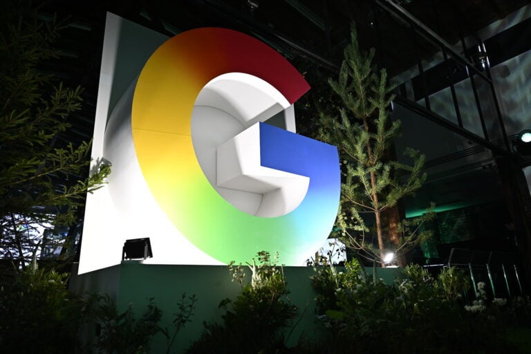 Googlen logo esillä hakukone- ja ohjelmistöyhtiö Googlen mediatilaisuudessa Helsingissä 9. syyskuuta 2026. LEHTIKUVA / RONI REKOMAA