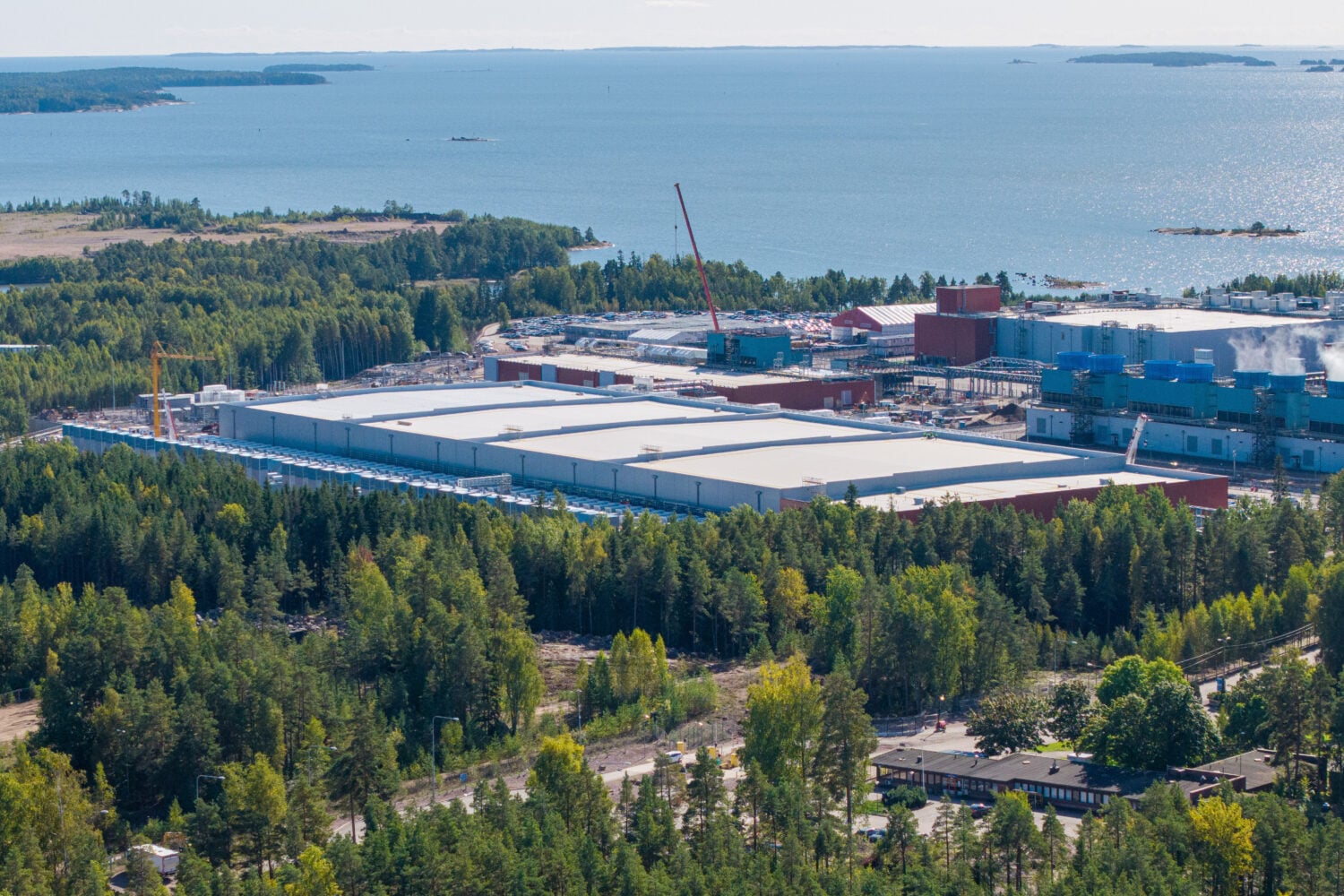 Esimerkiksi datakeskuksia on kutsuttu gigatehtaiksi. STR / LEHTIKUVA / SASU JÄRNSTEDT