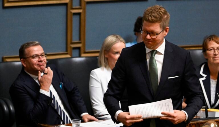 SDP:n puheenjohtaja Antti Lindtman ja pääministeri, kokoomuksen puheenjohtaja Petteri Orpo eduskunnan täysistunnossa 22. syyskuuta 2026. LEHTIKUVA / ANTTI AIMO-KOIVISTO