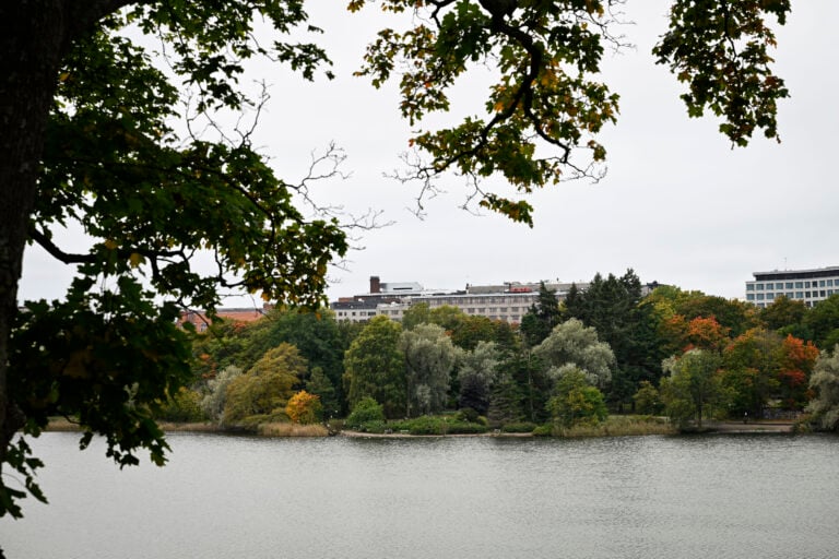Syksuinen Töölönlahti Helsingissä. LEHTIKUVA / EMMI KORHONEN