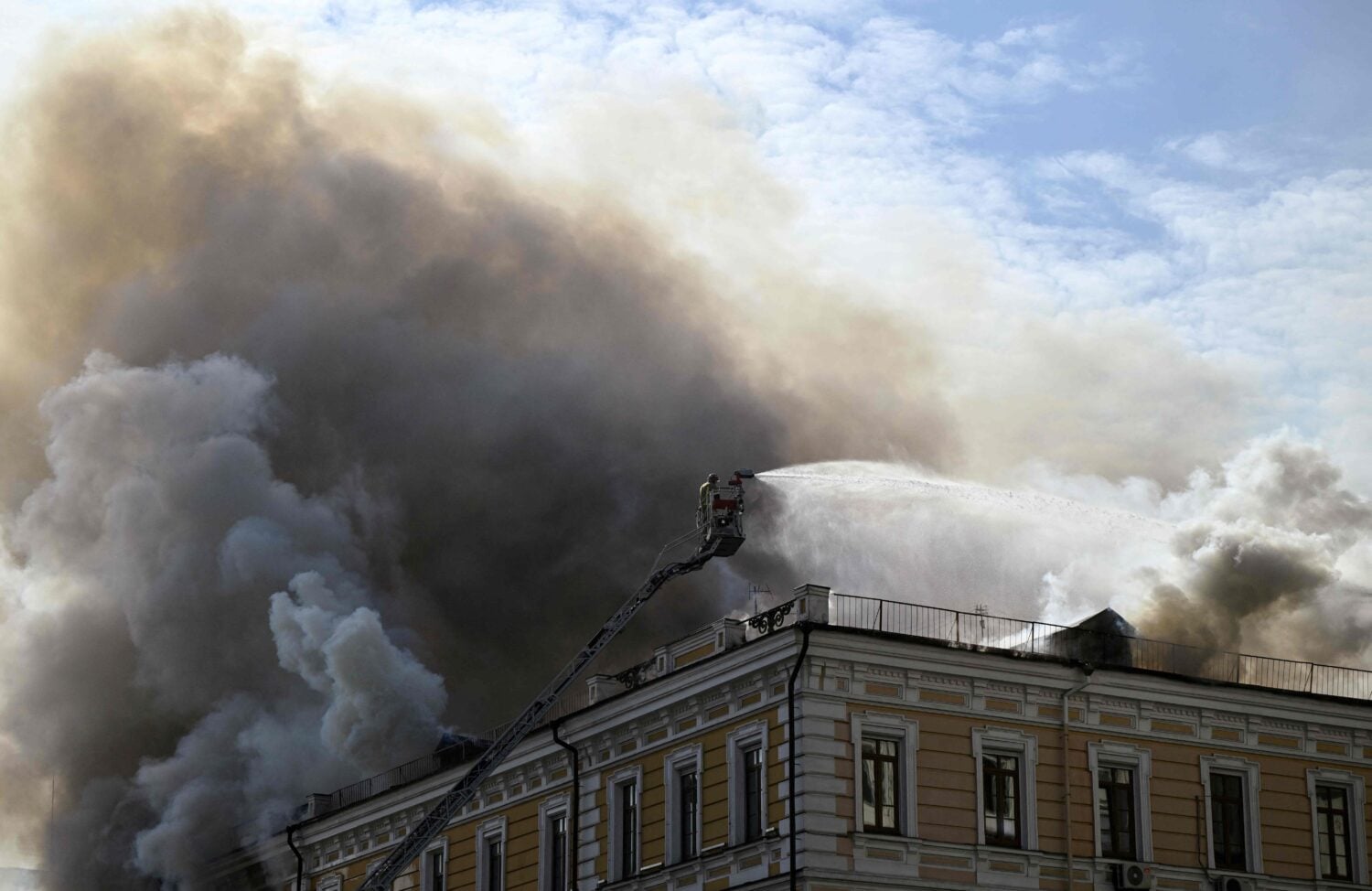 Ukrainan tiedeakatemiaan Kiovassa osui Venäjän räjähdedrooni 28. syyskuuta 2026. AFP / LEHTIKUVA / GENYA SAVILOV