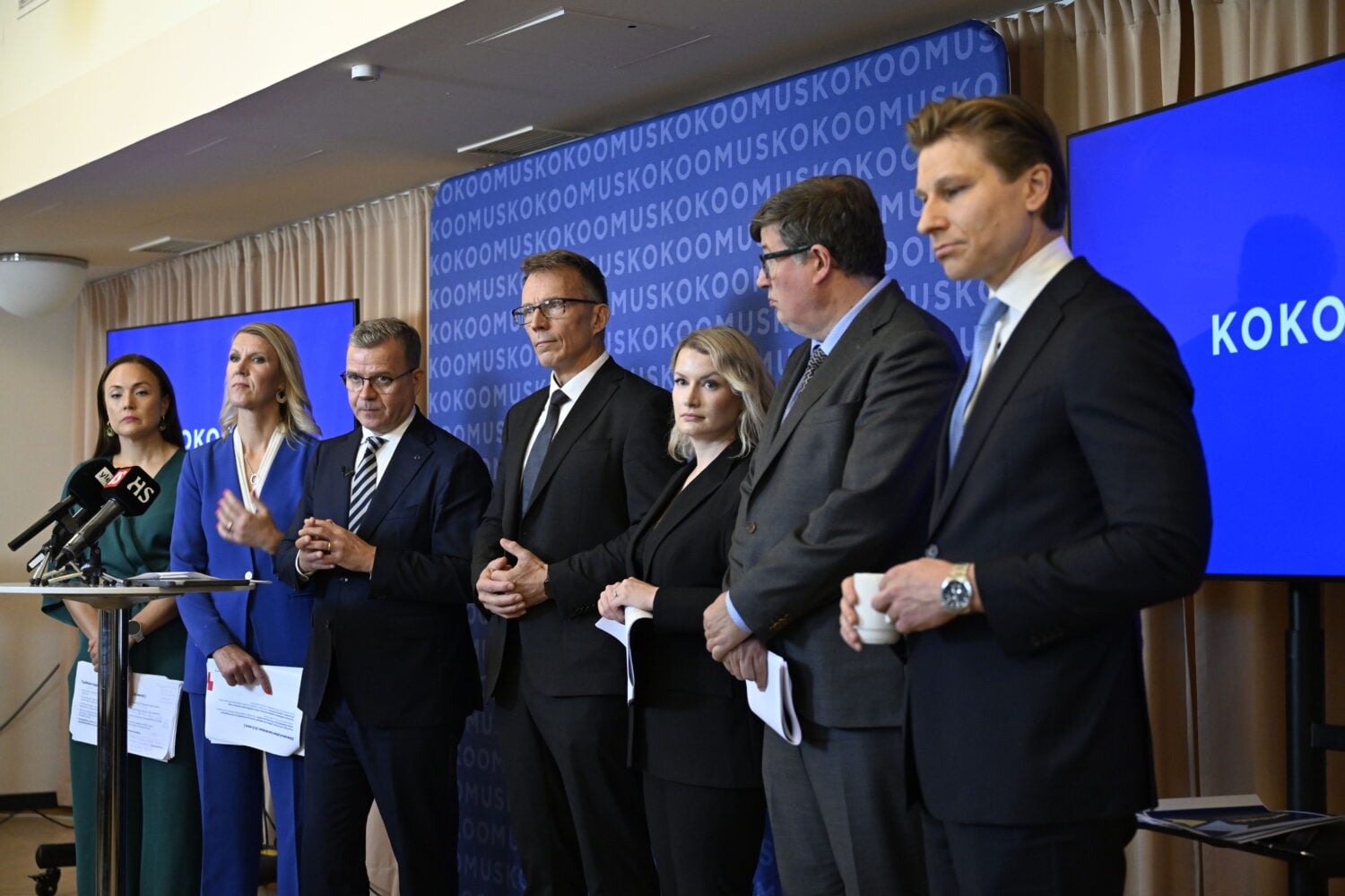 Kokoomuksen johtoa tiedotustilaisuudessa. LEHTIKUVA / EMMI KORHONEN