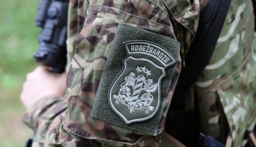 Latvian rajaviranomaiset ovat pysäyttäneet ihmissalakuljettajia. www.rs.gov.lv