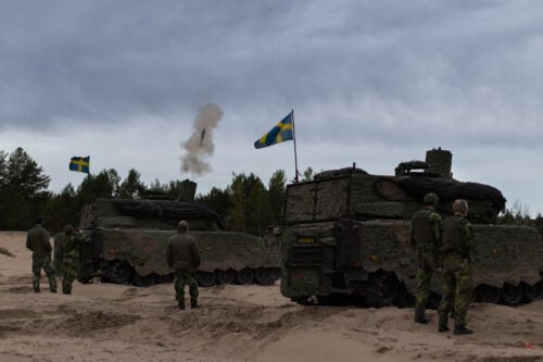 Ruotsin CV90-rynnäkkövaunuja harjoituksessa Latviassa. / NATO