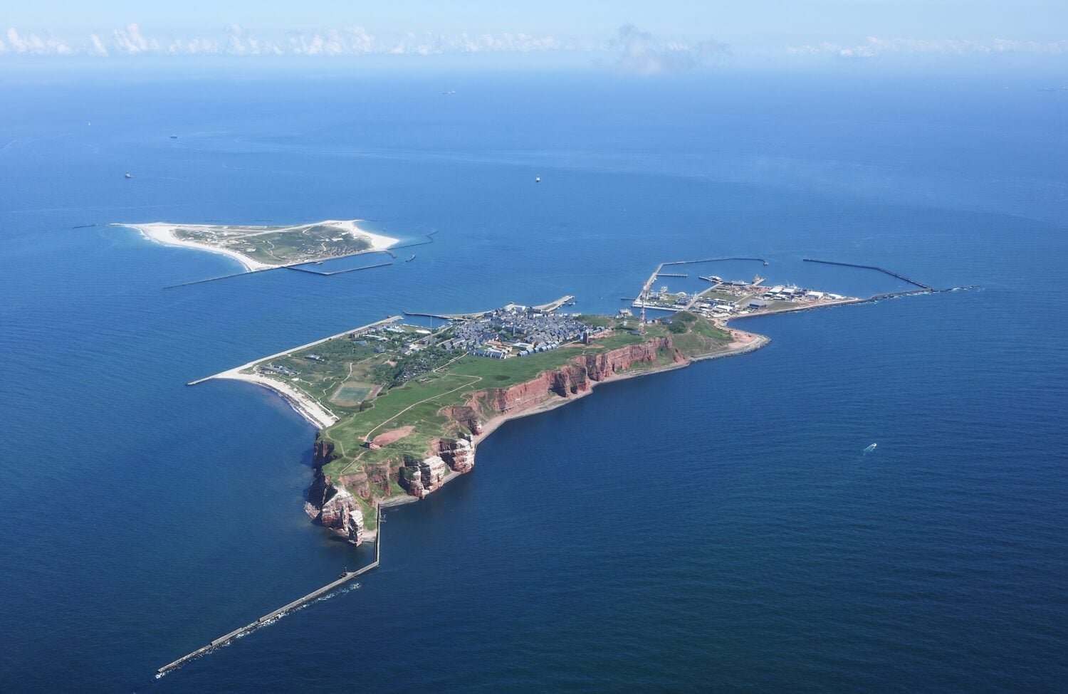 Helgoland ilmakuvassa. WIKIMEDIA COMMONS/CARSTEN STEGER, CC-BY-SA-4.0