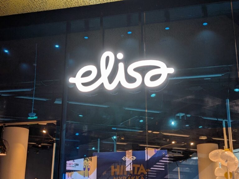 Elisan logo Helsingissä. VILLE MÄKILÄ