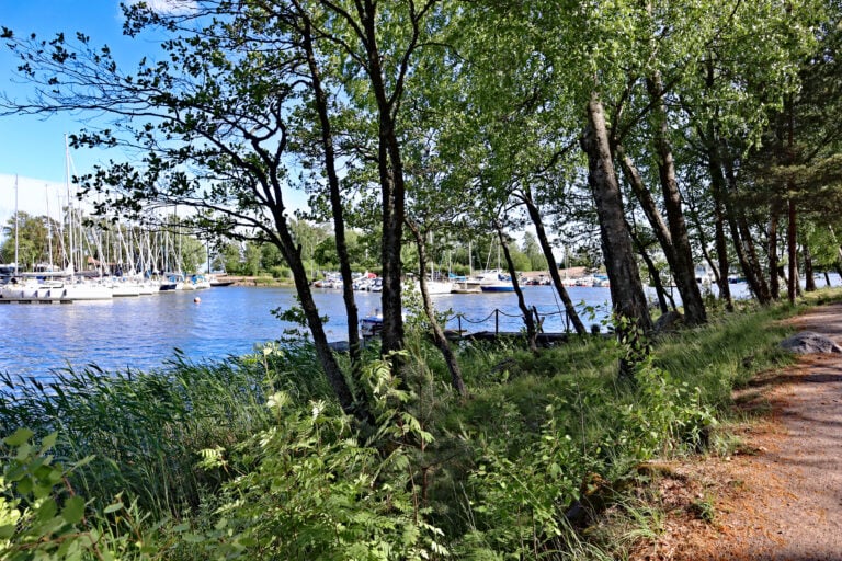 Näkymä Haukilahden venesatamaan päin.