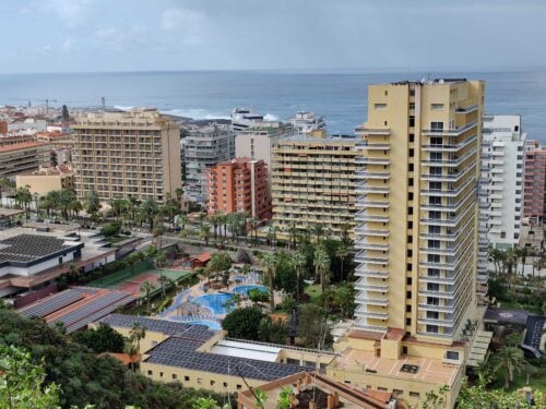 Teneriffalla varaudutaan kuumuuden kasvattamaan maastopaloriskiin. VILLE MÄKILÄ
