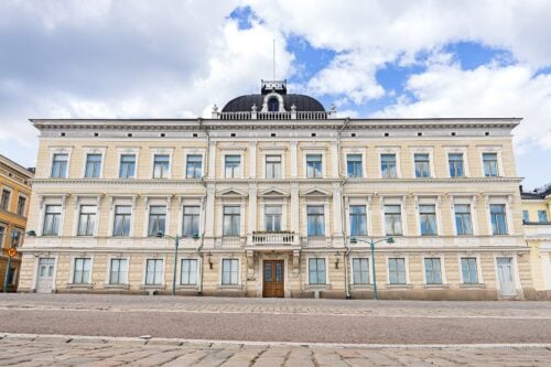 Korkeimman oikeuden rakennus Helsingissä. WIKIMEDIA COMMONS/EETU, CC-BY-SA-4.0