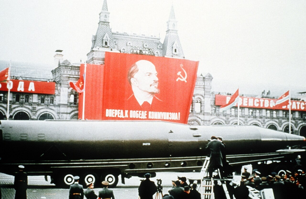 Sotilasparaati Moskovan Punaisella torilla 1964. DoD photo