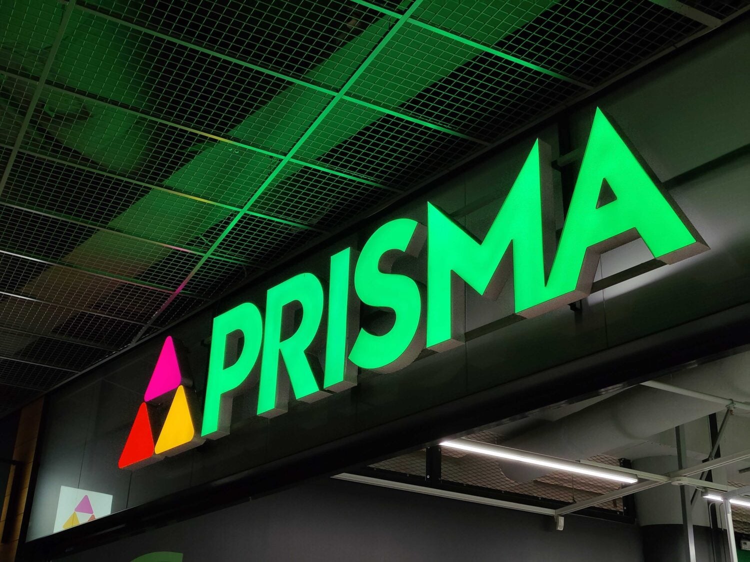 S-etukortilla voi kerryttää bonusta esimerkiksi Prisma-hypermarketeissa tehdyistä ostoksista. VILLE MÄKILÄ