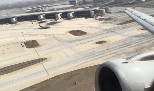 Airbus A321 -matkustajakone nousee Lanzhoun lentoasemalta. / Marius Hoepner