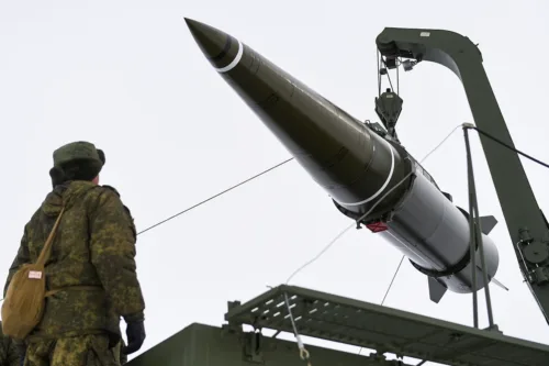 Venäjän ballistista Iskander-ohjusta valmistellaan koelaukaisuun. / mil.ru
