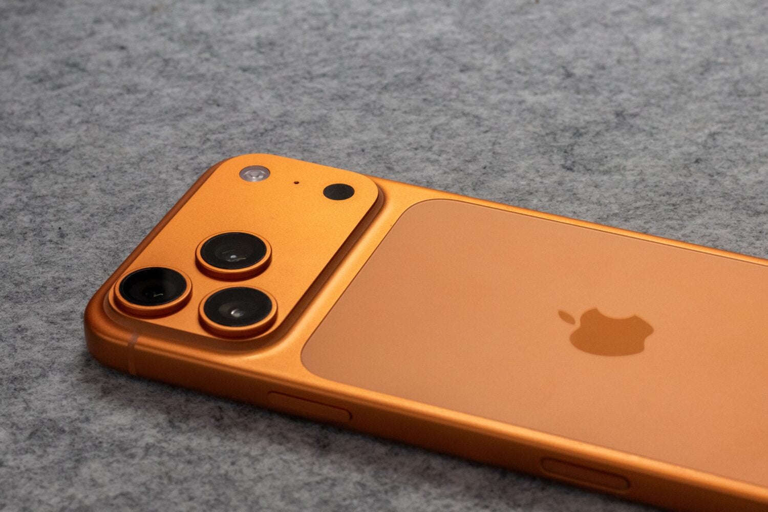 Applen iPhone 17 nousi useammassa ketjussa tilastojen kärkeen. PEXELS