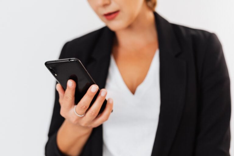Huijausviesteissä käytetään muun muassa Omakannan ja Klarnan nimiä. PEXELS