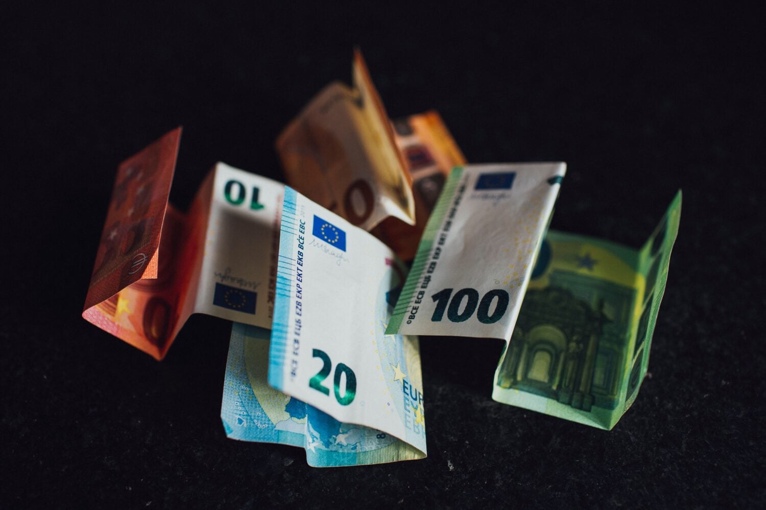 Rahan saa poikimaan, kun varansa sijoittaa pitkäjänteisesti. PEXELS