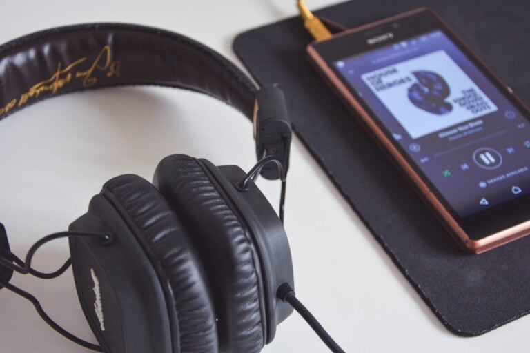 Suomalaiset haluavat tekoälymusiikin pois suosituksistaan. PEXELS