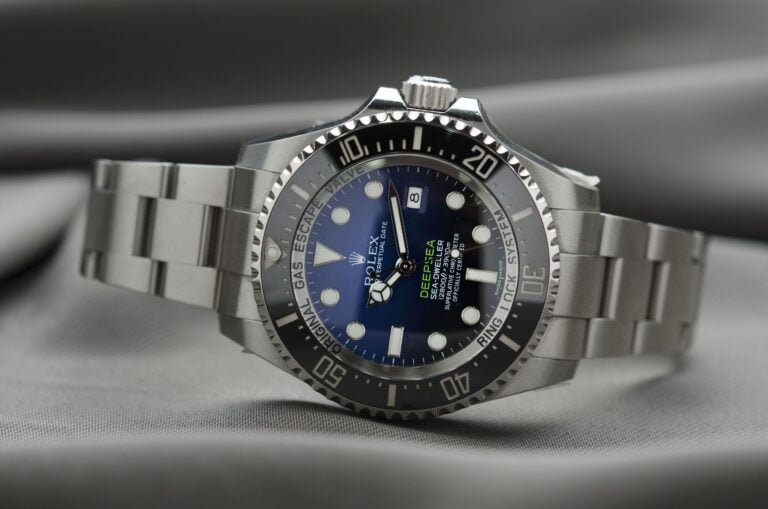 Rolex-merkkinen kello kuvituskuvassa. PEXELS/PIXABAY
