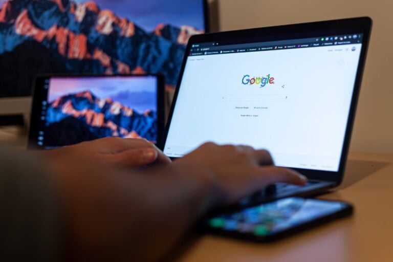 Varoitus koskee Google Chromen ja Microsoft Edgen käyttäjiä. PEXELS