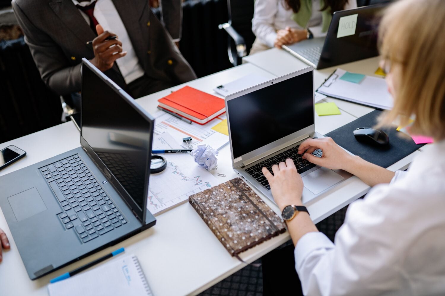 Yhteiskunnan digitalisoituminen lisää myös alttiutta kyberuhille. PEXELS