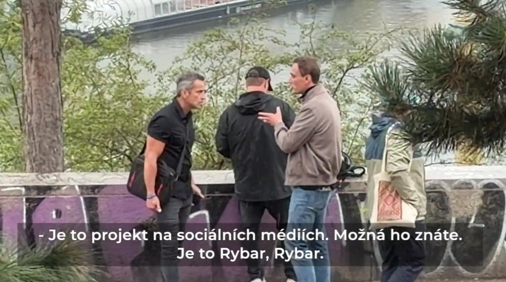 Rybarin Vitali Tšaštšuhin huomasi, että häntä kuvattiin piilotetulla kameralla. Youtube