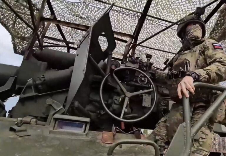 Venäjän telatykki Ukrainan rintamalla. / Zvezda