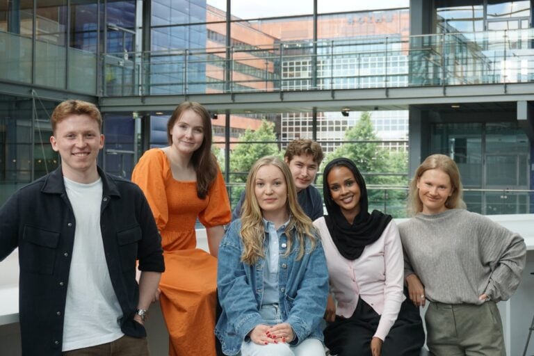 Kokeiluun osallistuneet nuoret vasemmalta oikealle: Eemil Saari, Olivia Krekula, Susanna Auramo, Samuel Nousiainen, Jawahir Ahmed ja Vera Väänänen. KUVA: JASPER SIITARI