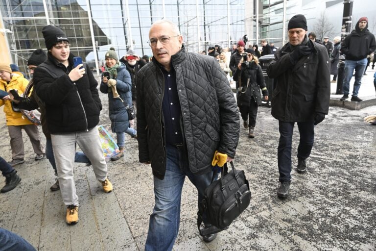 Mihail Hodorkovski vieraili Helsingissä helmikuussa 2024. LEHTIKUVA / HEIKKI SAUKKOMAA