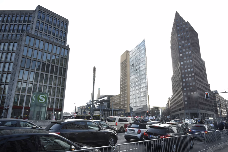Potsdamer Platz Berliinissä. LEHTIKUVA / HEIKKI SAUKKOMAA