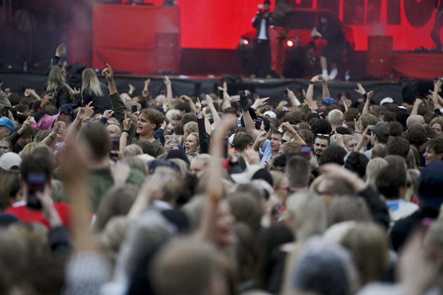 Lippupiste välittää lippuja eri tapahtumiin. Arkistokuvassa yleisöä Turun Ruisrockissa. LEHTIKUVA / SAARA PELTOLA