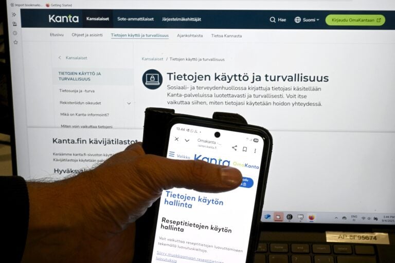 Jatkossa asiakas voisi vaikuttaa nykyistä paremmin itseään koskevien terveystietojen oikeellisuuteen. LEHTIKUVA / MARKKU ULANDER