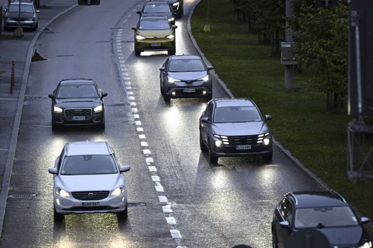 Aamuruuhkaa Helsingissä. LEHTIKUVA / EMMI KORHONEN