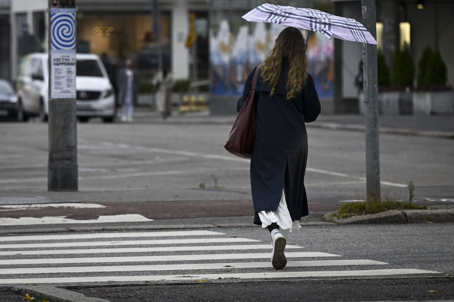 Forecan mukaan auringonpaiste on vähentynyt syystalvella eri puolilla Suomea. Lumettomuus voi korostaa harmauden vaikutelmaa kaupungeissa. LEHTIKUVA / EMMI KORHONEN