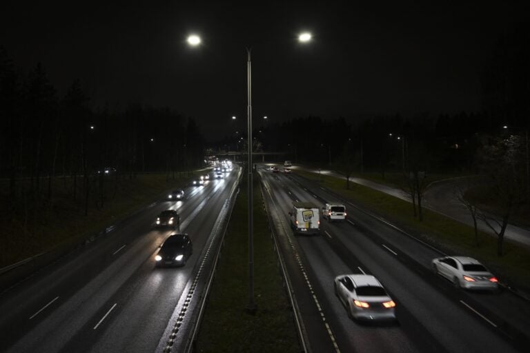 Liikennettä Helsingissä. LEHTIKUVA / EMMI KORHONEN