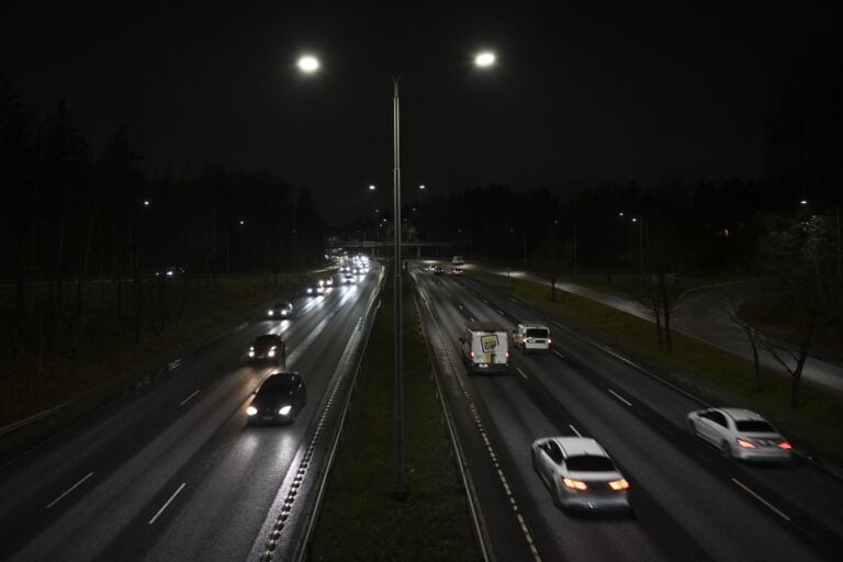 Liikennettä Helsingissä. LEHTIKUVA / EMMI KORHONEN