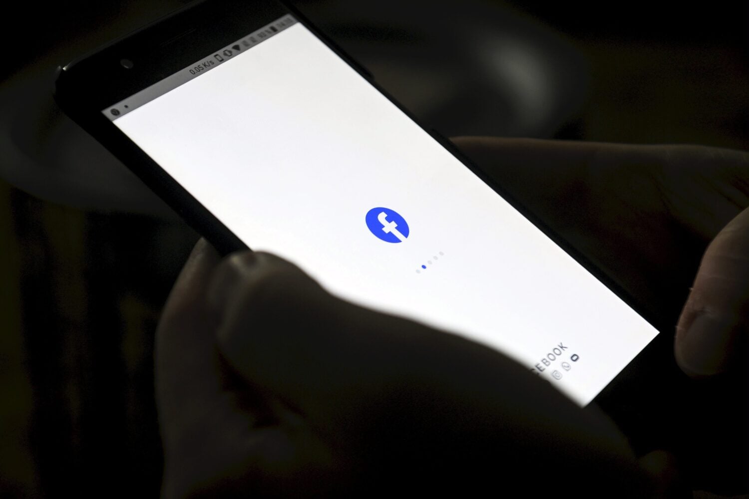 Sosiaalisen median palvelu Facebook puhelimen ruudulla. LEHTIKUVA / EMMI KORHONEN