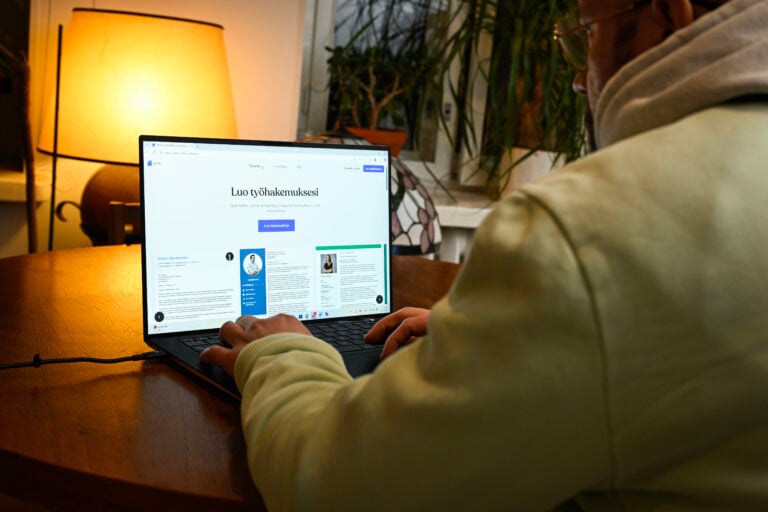 Tekoälyn käyttö voi olla persoonan ja motivaation esiintuomisen kannalta riski. LEHTIKUVA / EMMI KORHONEN