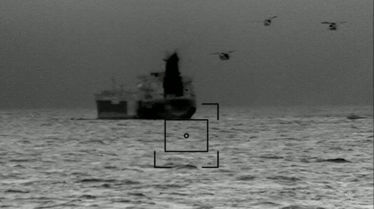 Belgian ja Ranskan asevoimat suorittivat helmikuun lopussa operaation öljytankkeri Etheralla Belgian rannikon edustalla. Venäjän varjolaivastoon kuuluva alus purjehti Guinean lipun alla. AFP / LEHTIKUVA / HANDOUT