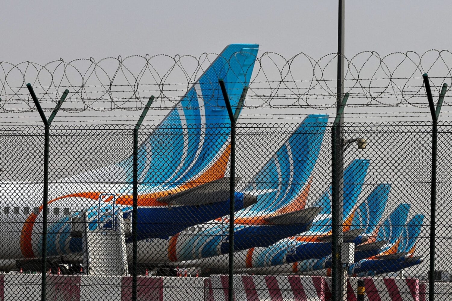 Flydubain matkustajakoneita Dubaissa maaliskuussa 2026. AFP / LEHTIKUVA / FADEL SENNA