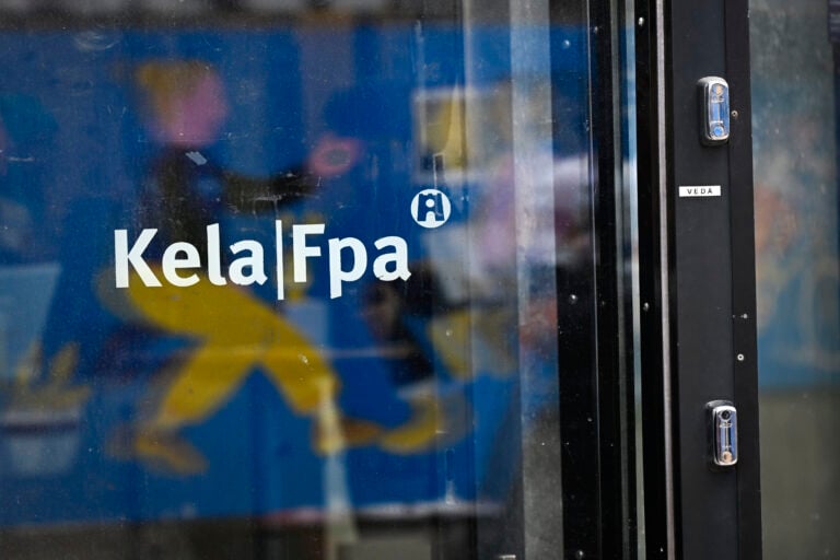 Kelan logo Kampin toimipisteessä Helsingissä. LEHTIKUVA / EMMI KORHONEN
